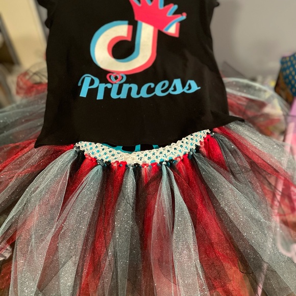 Customized TuTus| Kids and Adults| up to 4 Colors| PLEASE READ DESCRIPTION - Picture 3 of 3